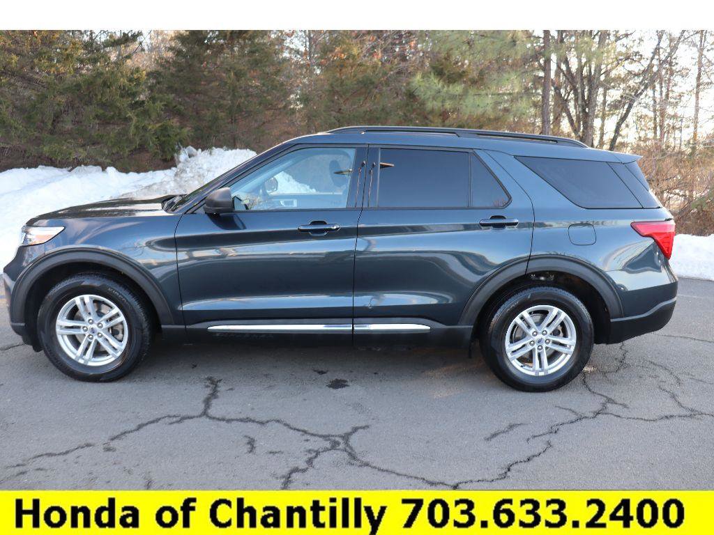 Used 2022 Ford Explorer XLT w/ Equipment Group 202A image 4
