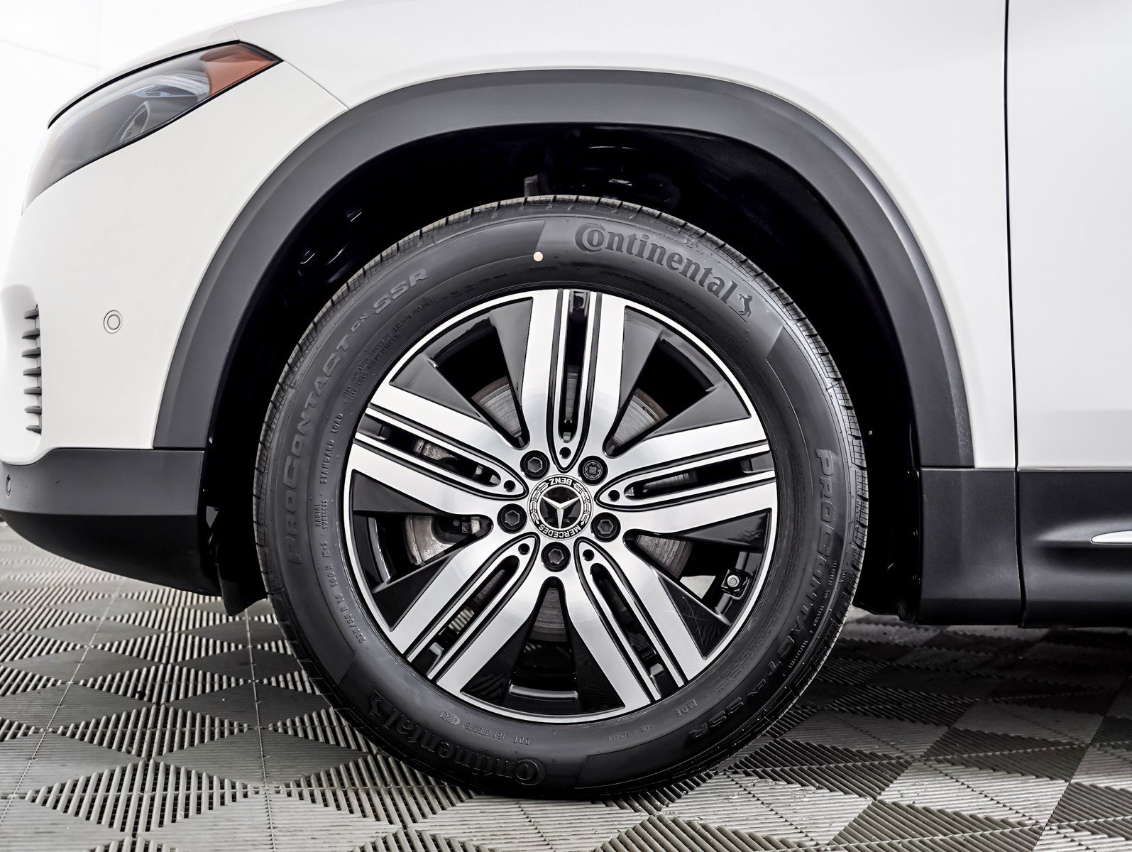 Certified 2023 Mercedes-Benz EQB 300 4MATIC w/ Exclusive Package image 6
