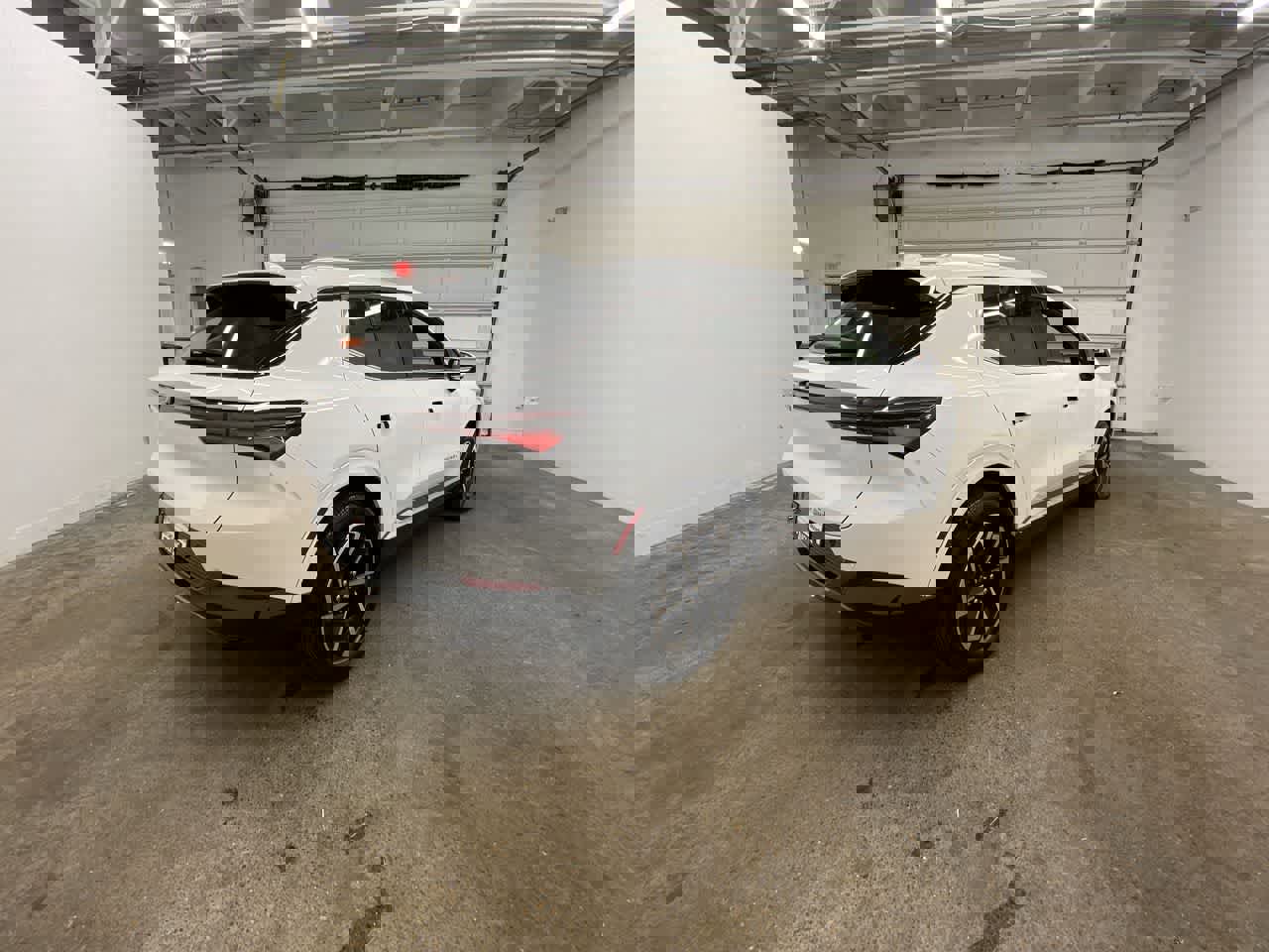 Used 2025 Chevrolet Equinox EV LT w/ Convenience Package image 6