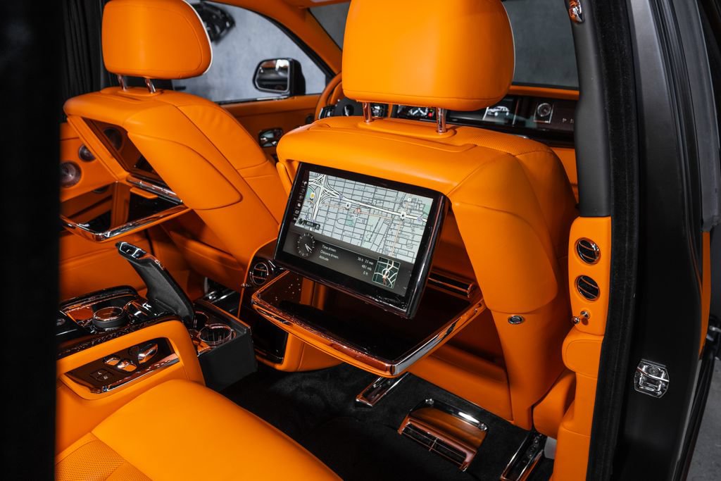 Used 2024 Rolls-Royce Phantom Sedan RWD image 32