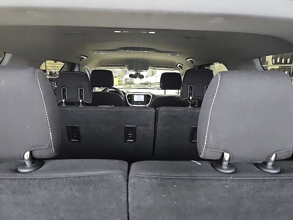 Used 2018 GMC Acadia SLE image 32