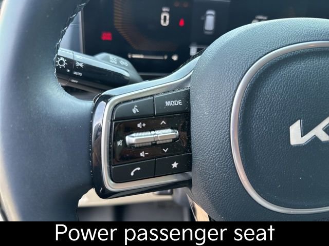 Certified 2025 Kia Carnival EX image 25