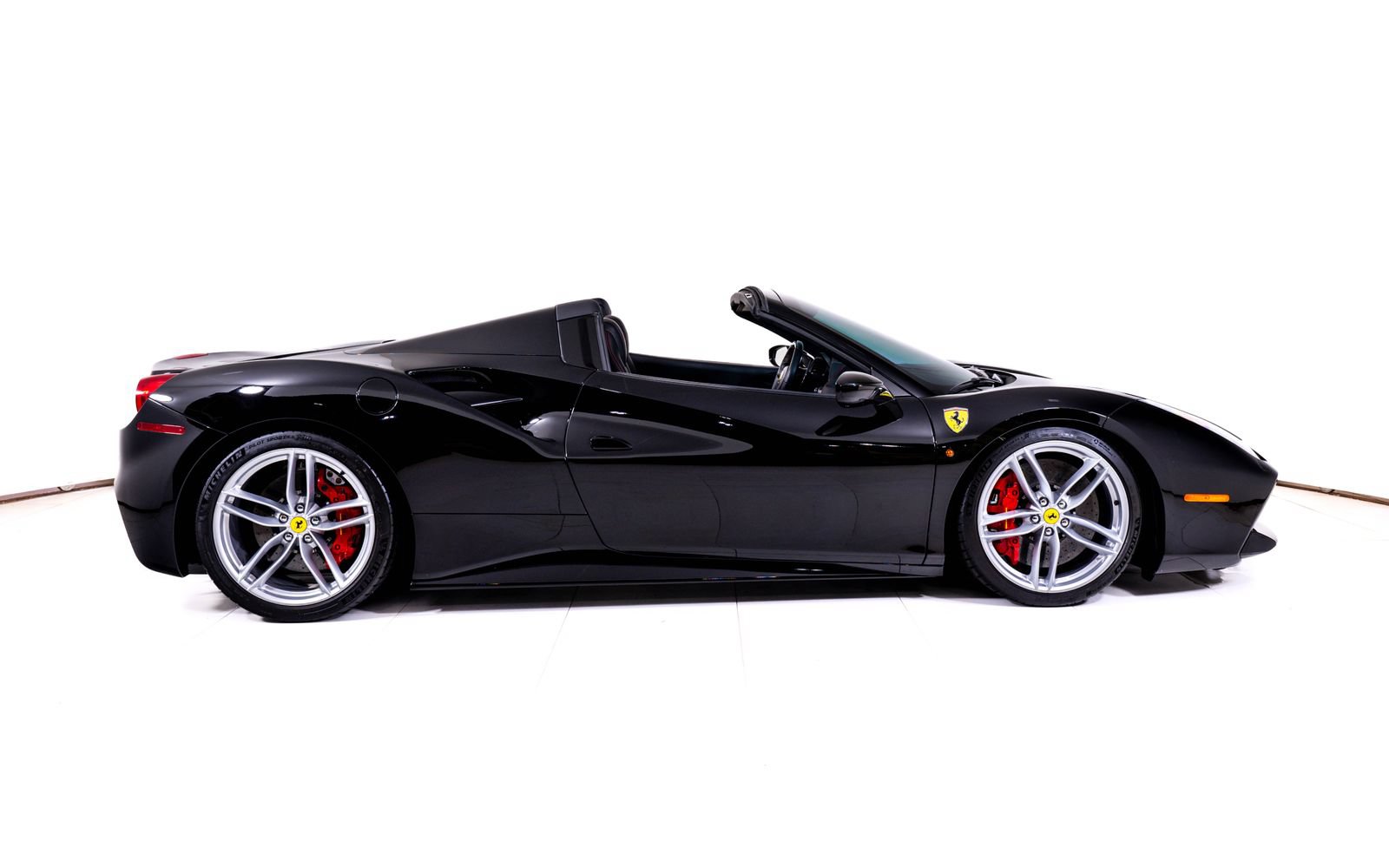 Used 2018 Ferrari 488 Spider RWD image 8