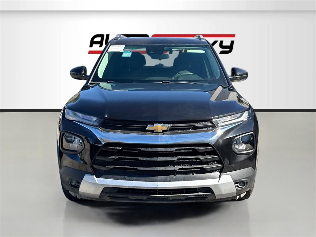 Used 2023 Chevrolet TrailBlazer LT image 2