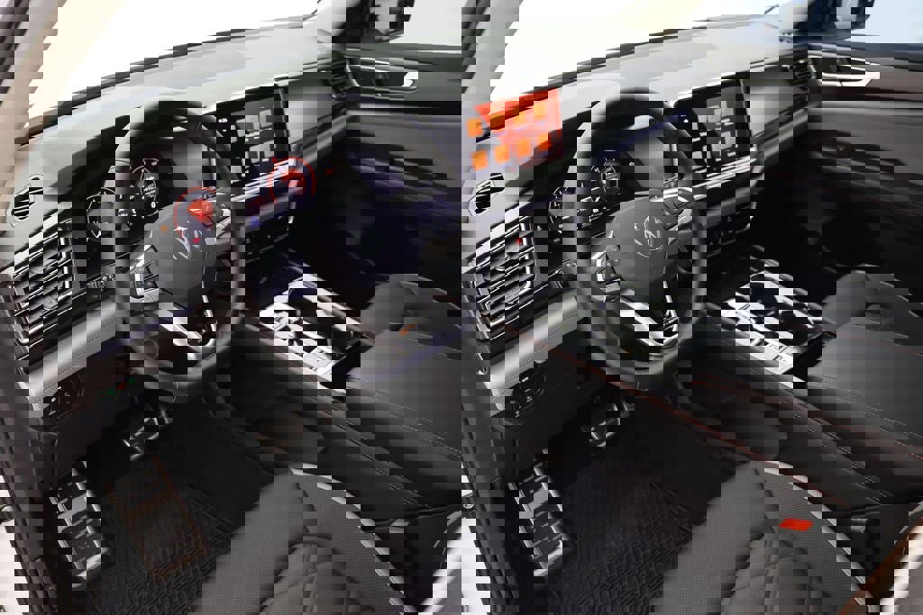 Used 2025 Volkswagen Atlas Peak Edition SE image 16