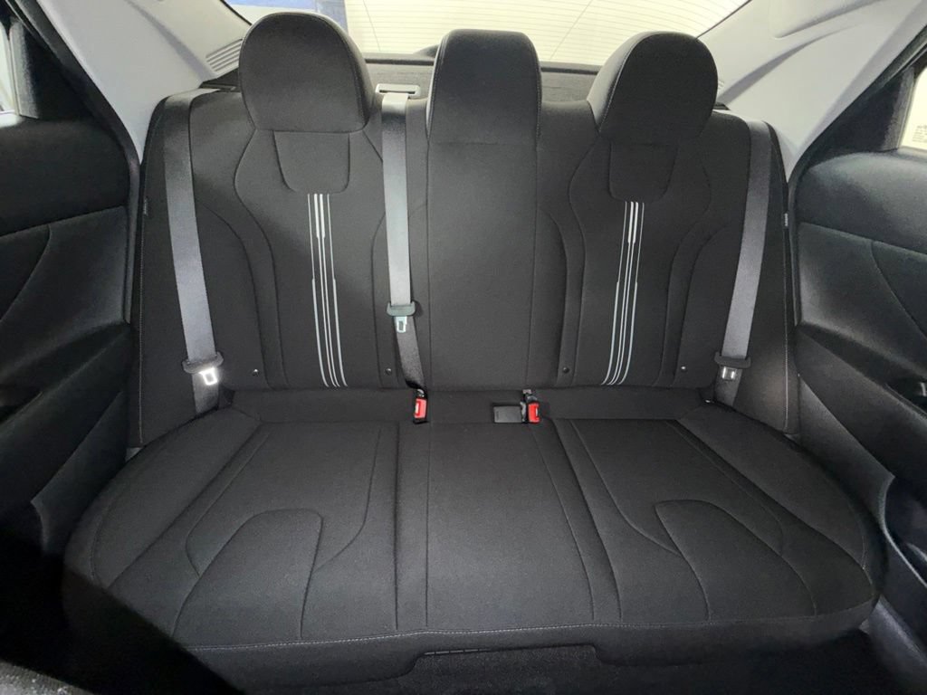 Used 2025 Hyundai Elantra Hybrid FWD image 30