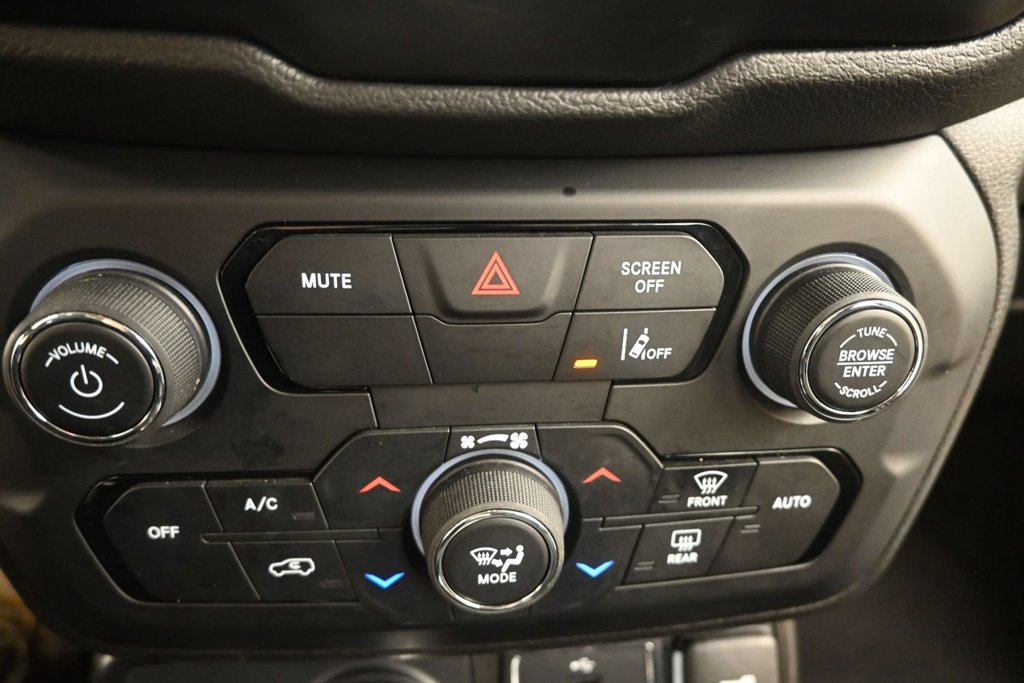 Used 2023 Jeep Renegade Latitude w/ Premium Group AWD/4WD image 30