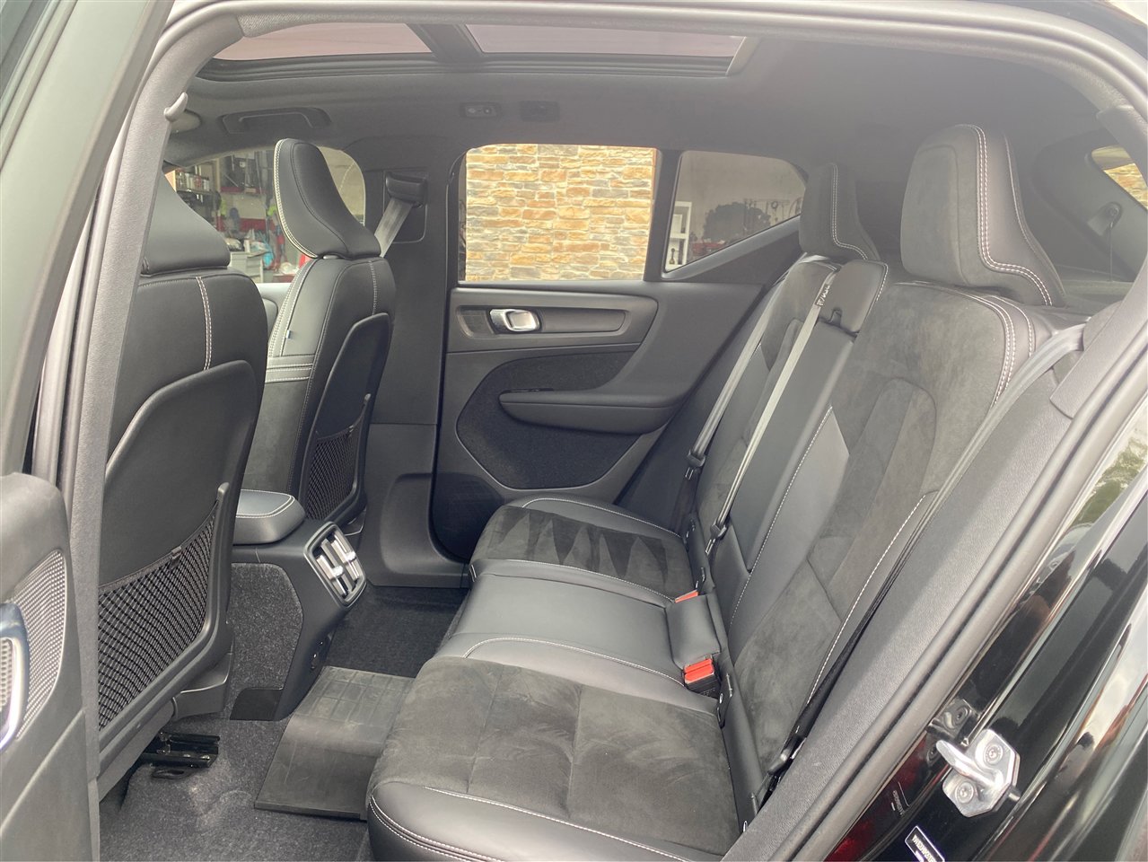 Used 2021 Volvo XC40 T5 R-Design image 10