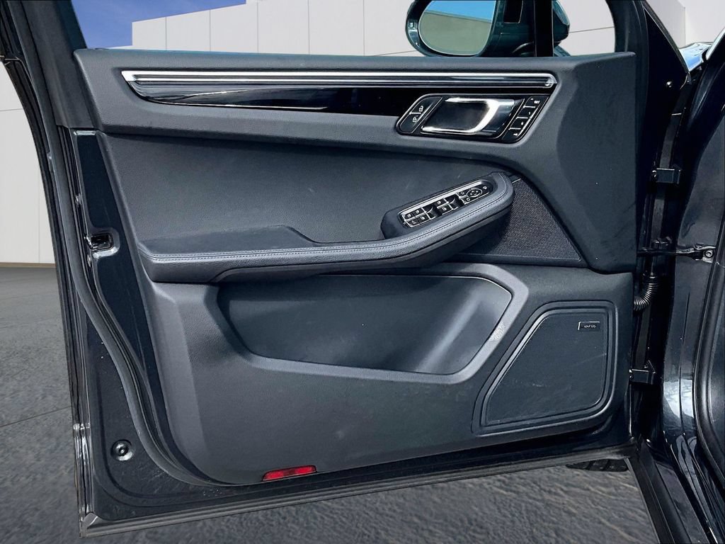 Certified 2023 Porsche Macan S AWD/4WD image 19