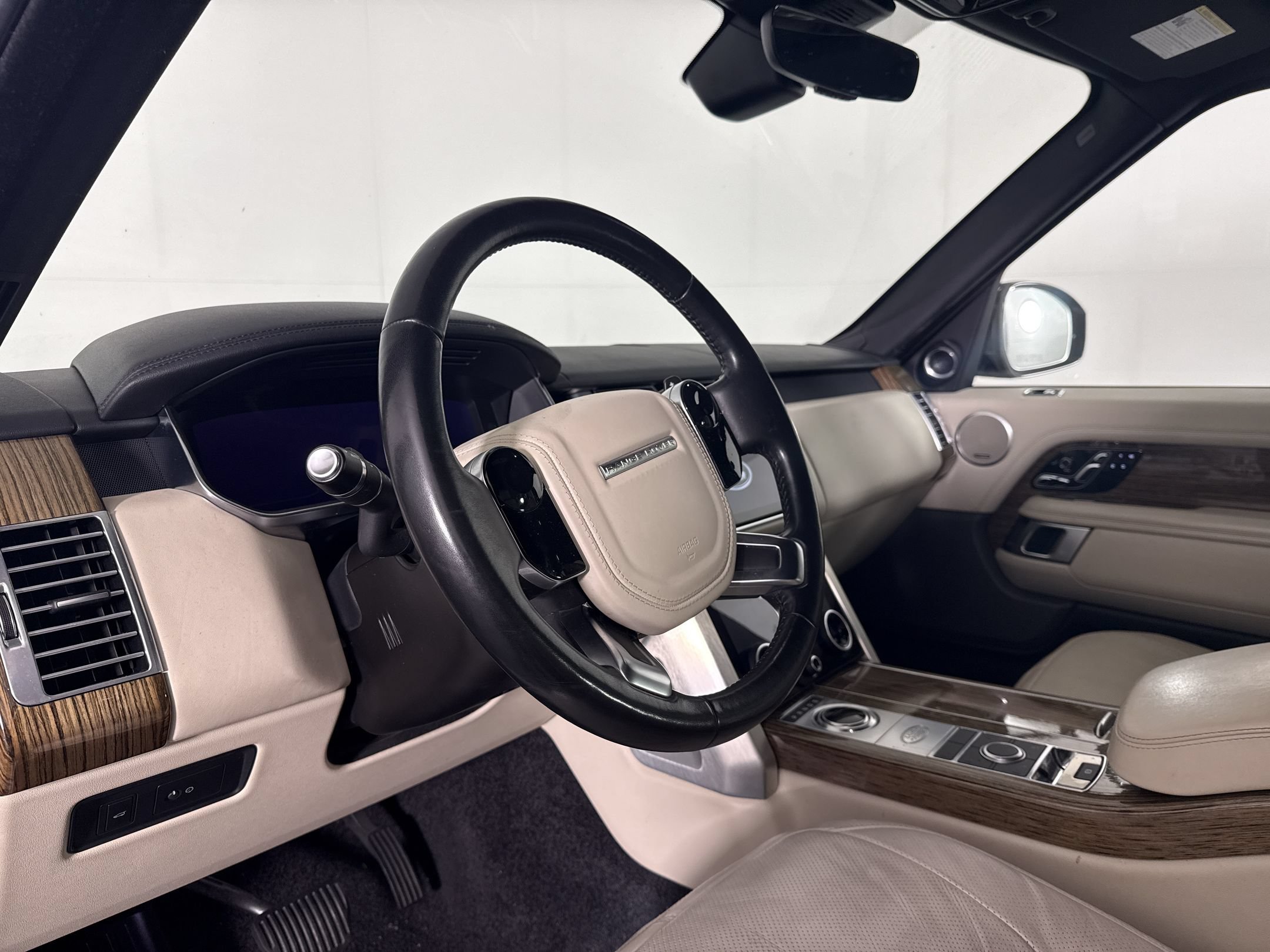 Certified 2019 Land Rover Range Rover HSE AWD/4WD image 4