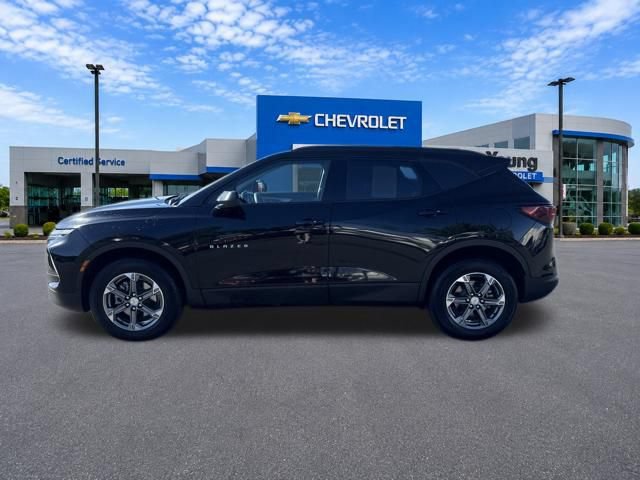 Used 2025 Chevrolet Blazer LT w/ Convenience Package AWD/4WD image 4
