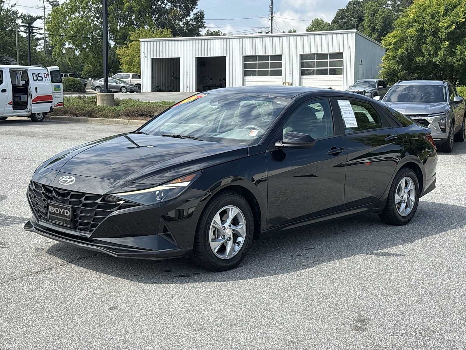 Used 2023 Hyundai Elantra SE FWD image 2