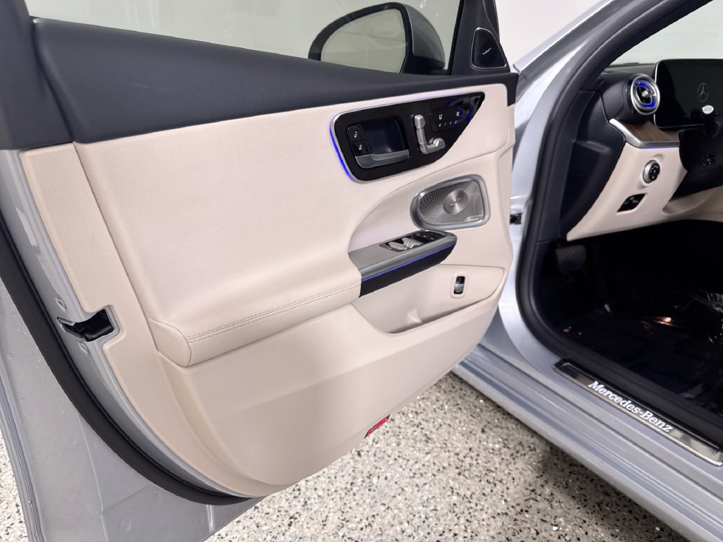 Used 2025 Mercedes-Benz C 300 Sedan image 13