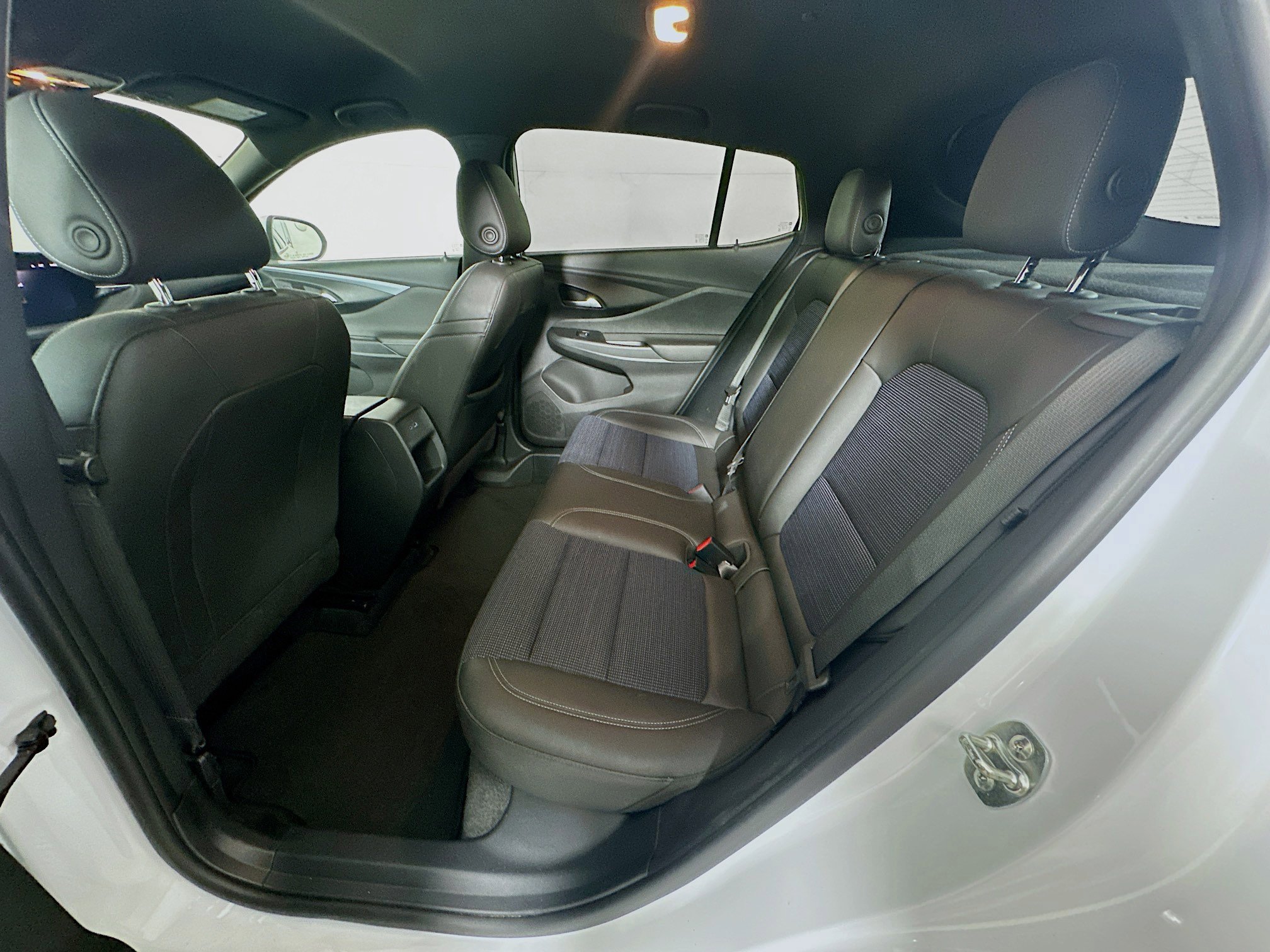 Used 2025 Buick Envista Preferred FWD image 27