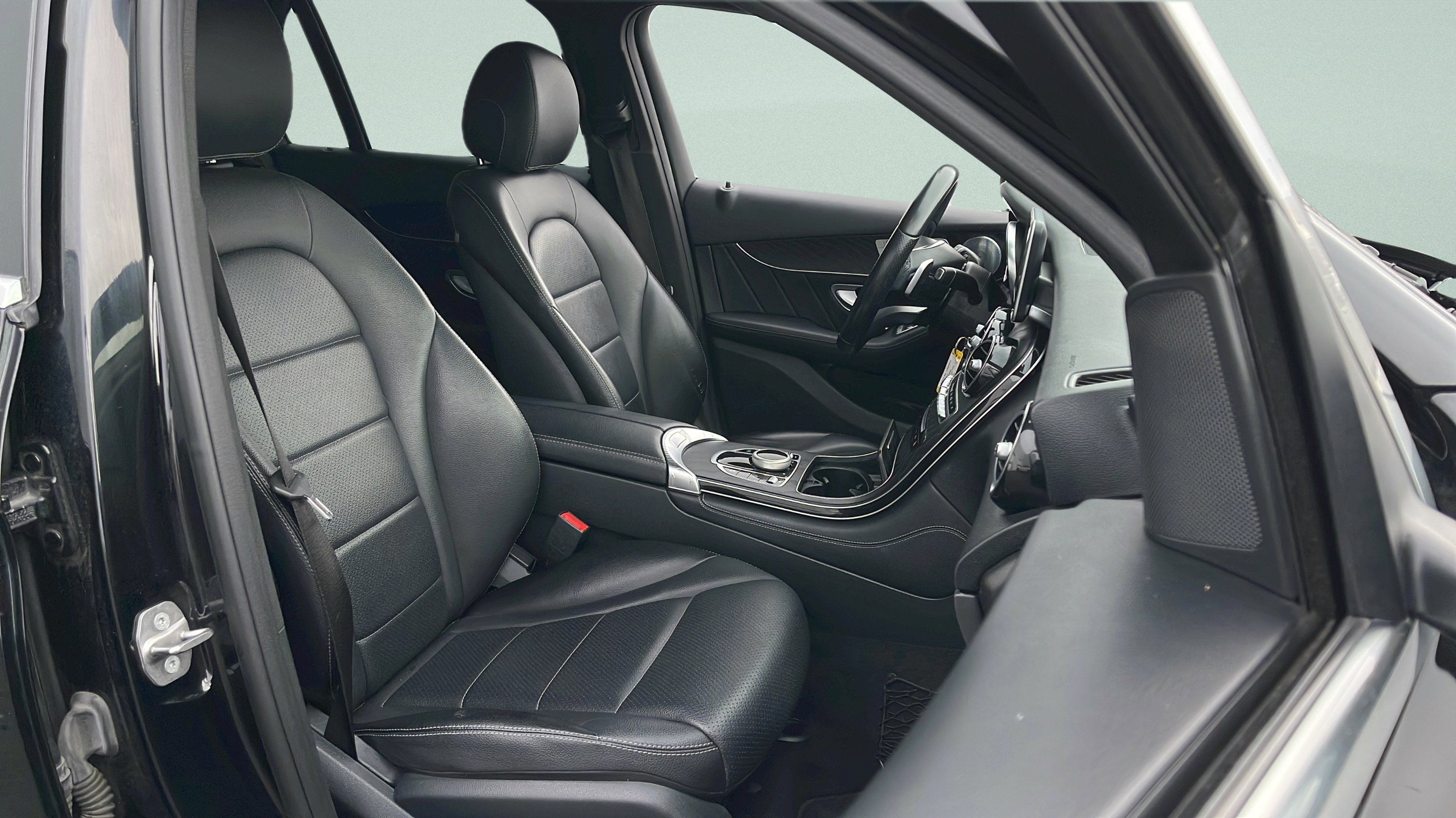 Used 2018 Mercedes-Benz GLC 300 4MATIC image 50