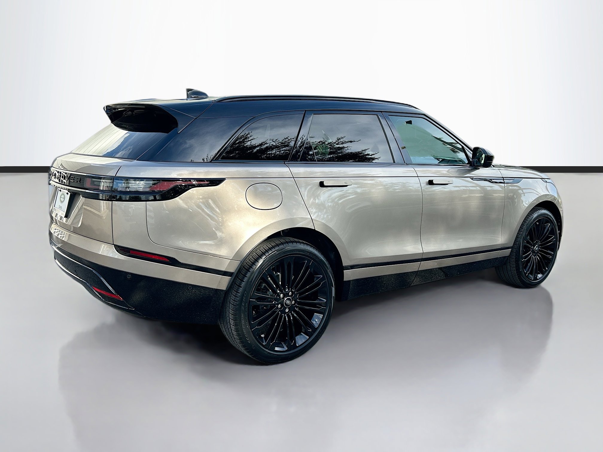 New 2026 Land Rover Range Rover Velar Dynamic SE image 4