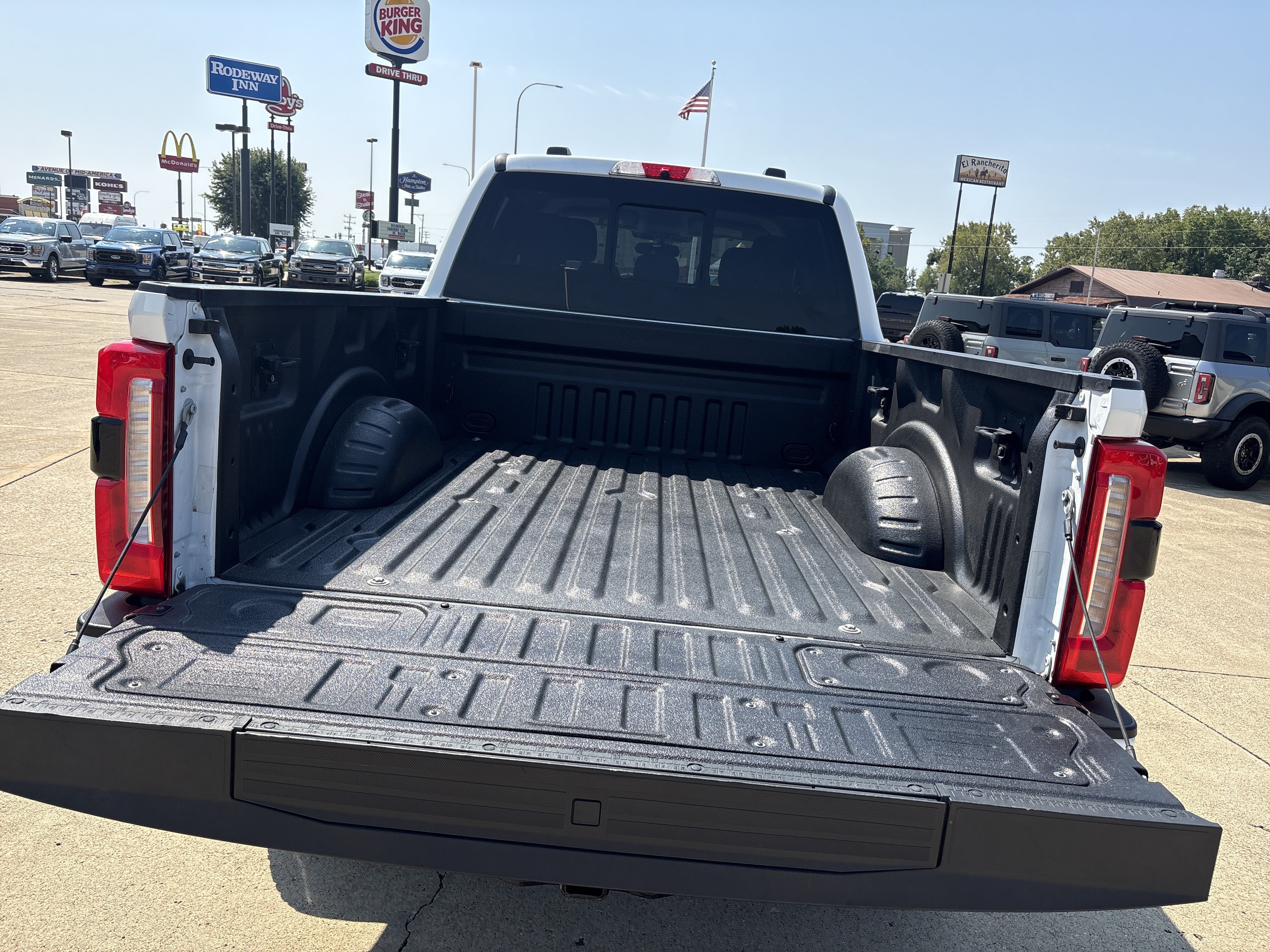 Used 2023 Ford F250 XLT w/ Black Appearance Package AWD/4WD image 6