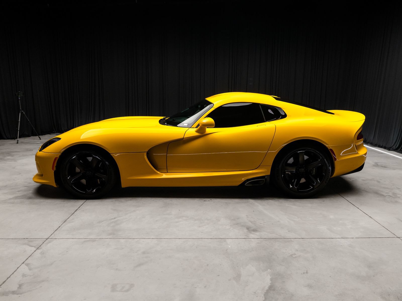 Used 2014 SRT Viper SRT-10 w/ Grand Touring Package RWD image 10