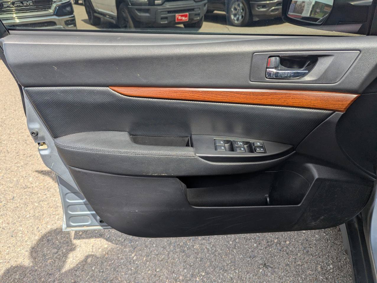 Used 2014 Subaru Outback 2.5i Limited w/ Moonroof Package AWD/4WD image 9