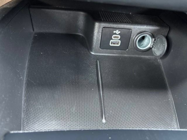 Used 2025 Ford Escape ST-Line Select AWD/4WD image 28