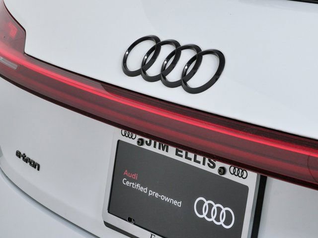 Used 2023 Audi e-tron Premium Plus w/ Premium Plus Package image 38