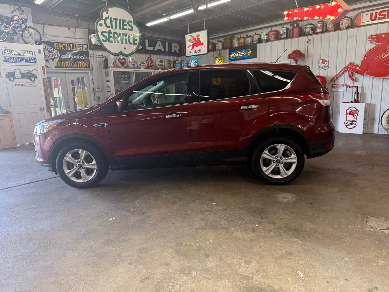 Used 2014 Ford Escape SE image 2