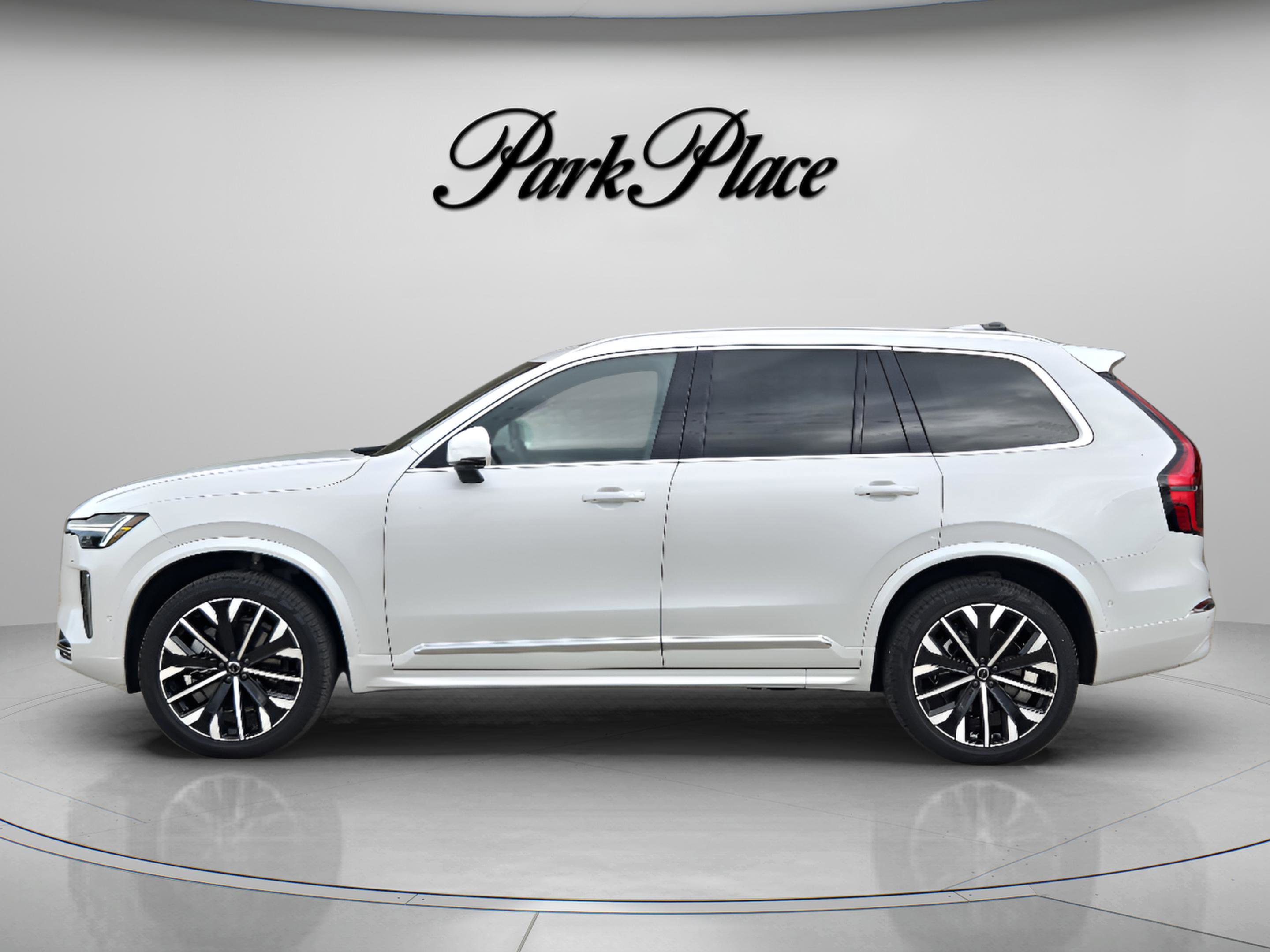 Used 2026 Volvo XC90 B5 Plus w/ Protection Package Premier image 2