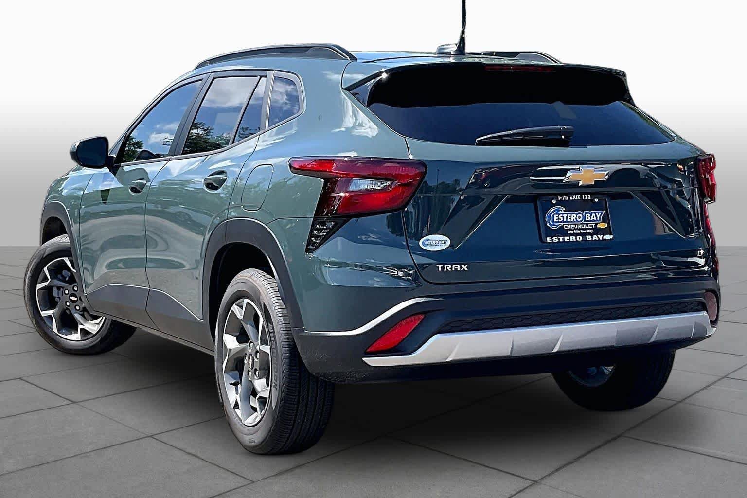 Used 2026 Chevrolet Trax LT w/ LT Convenience Package FWD image 12
