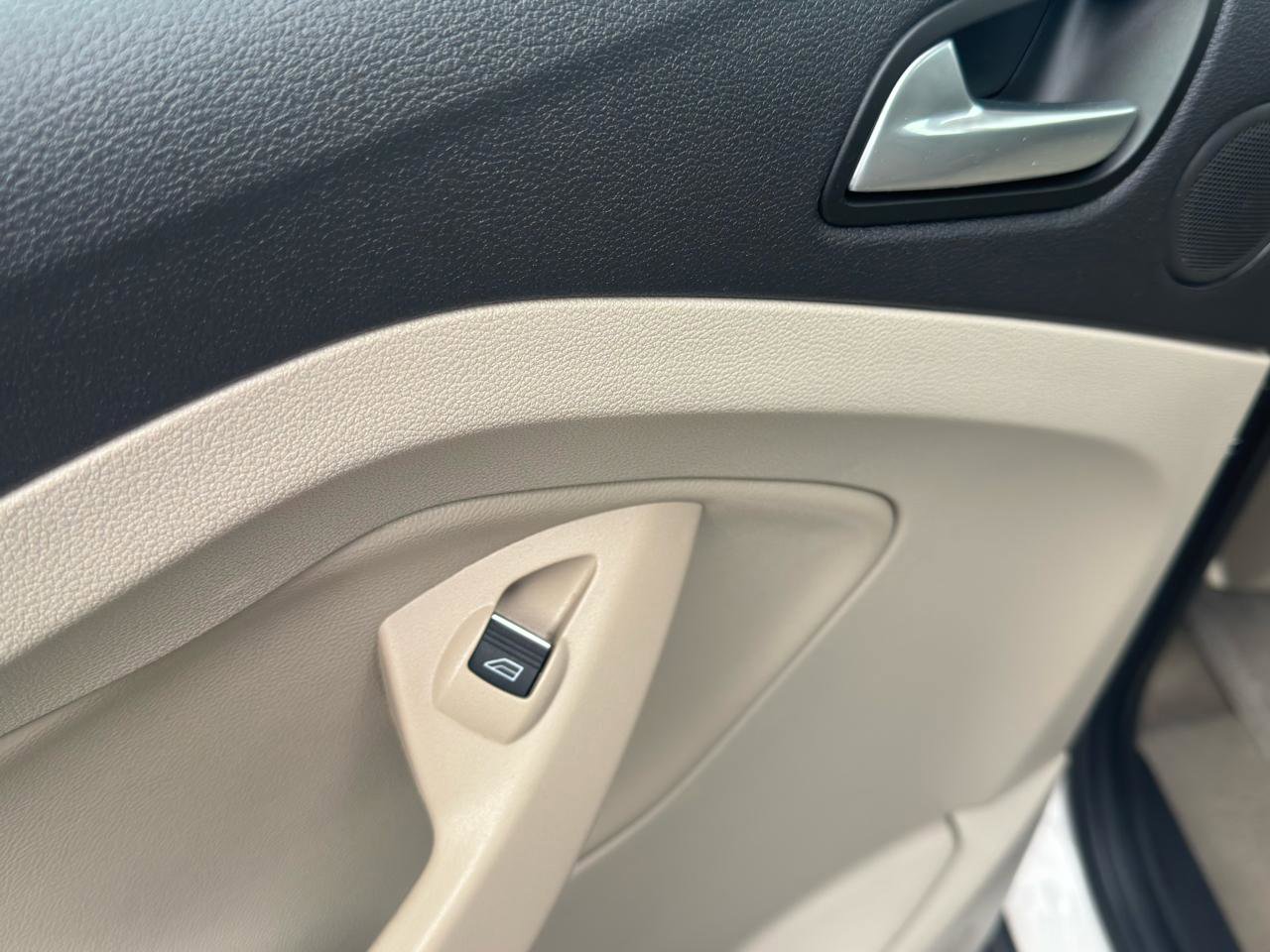 Used 2015 Ford C-MAX Energi SEL w/ Equipment Group 301A image 41