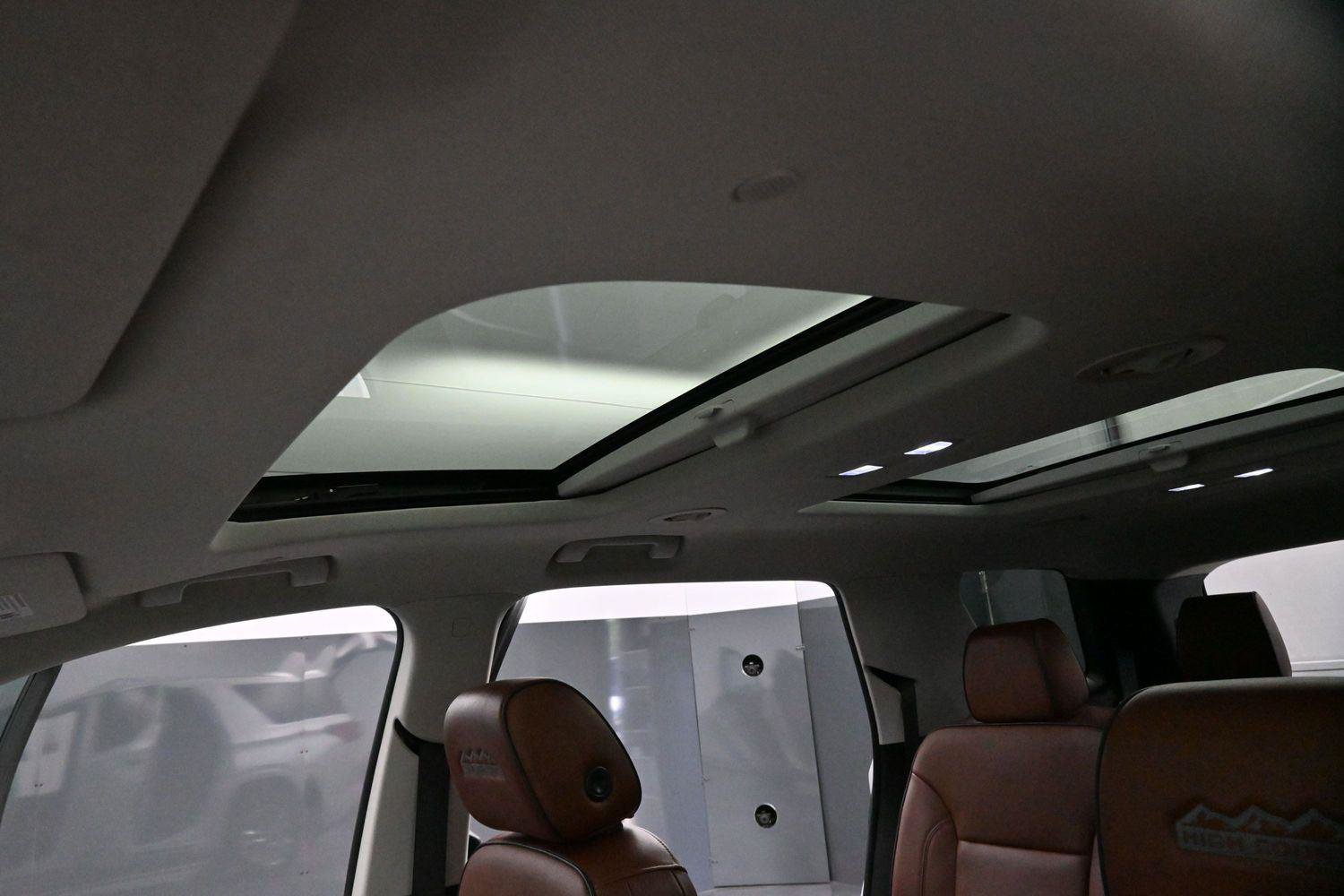 Used 2019 Chevrolet Traverse High Country w/ LPO, Floor Liner Package AWD/4WD image 33