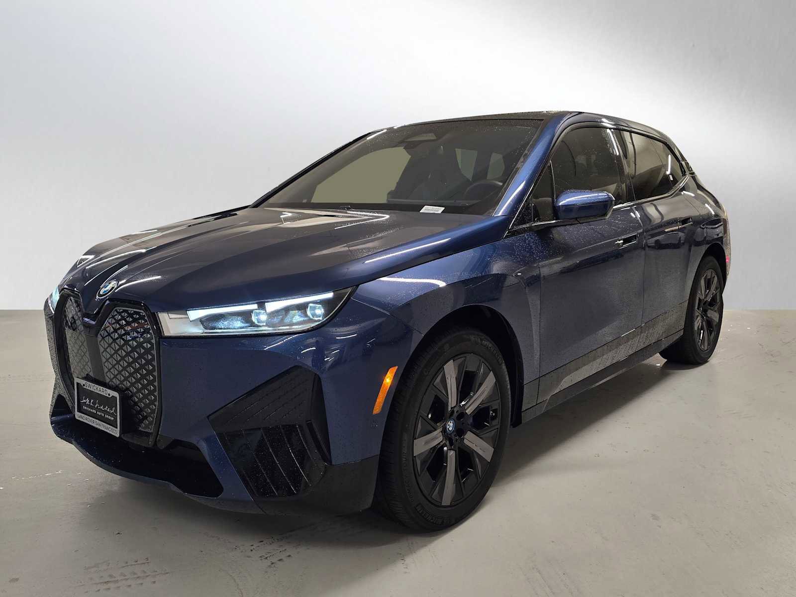 Used 2025 BMW iX xDrive50 w/ Premium Package image 7