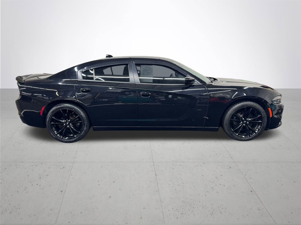 Used 2017 Dodge Charger SXT w/ Blacktop Package image 8