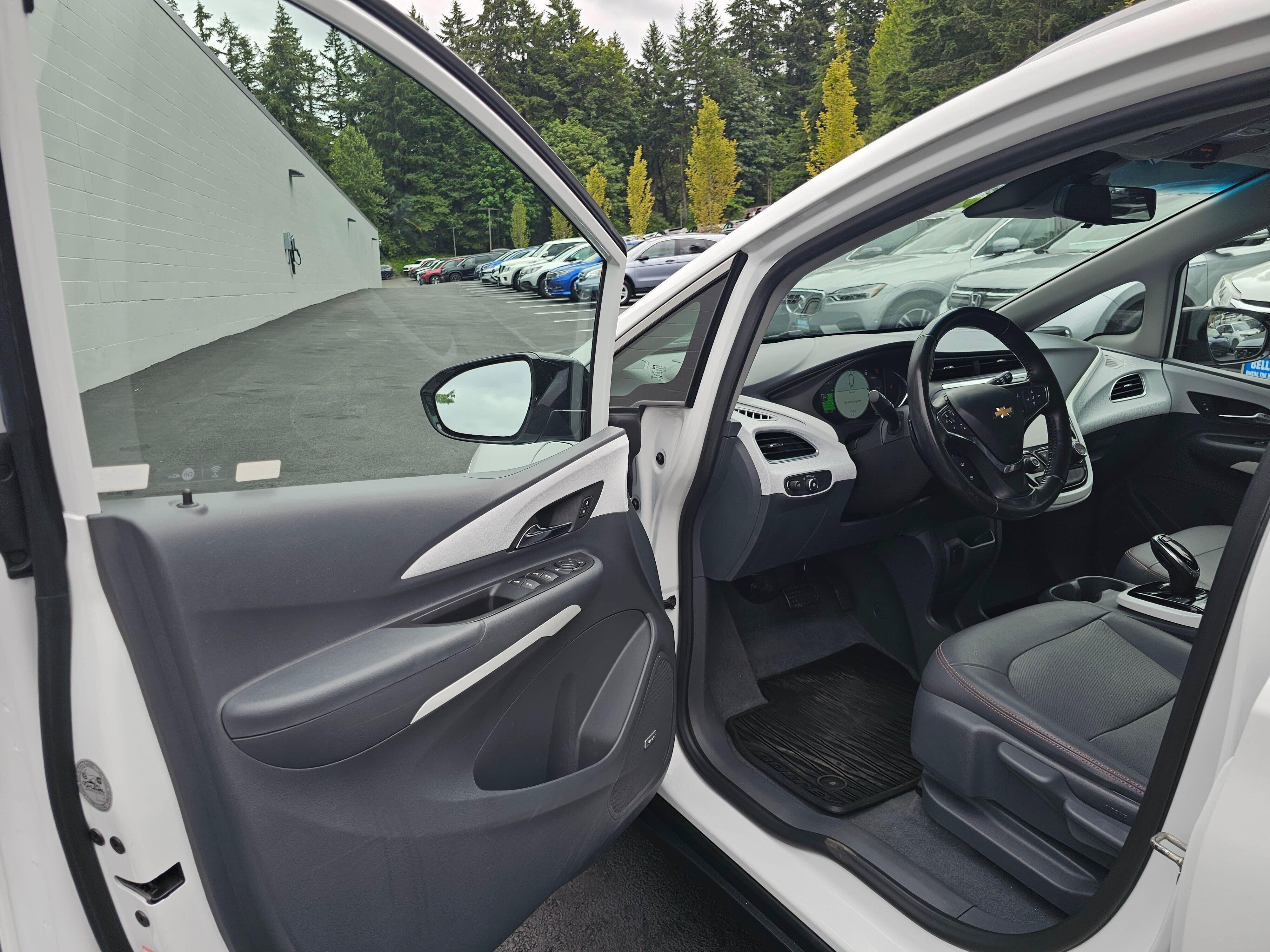 Used 2019 Chevrolet Bolt Premier w/ Infotainment Package FWD image 20