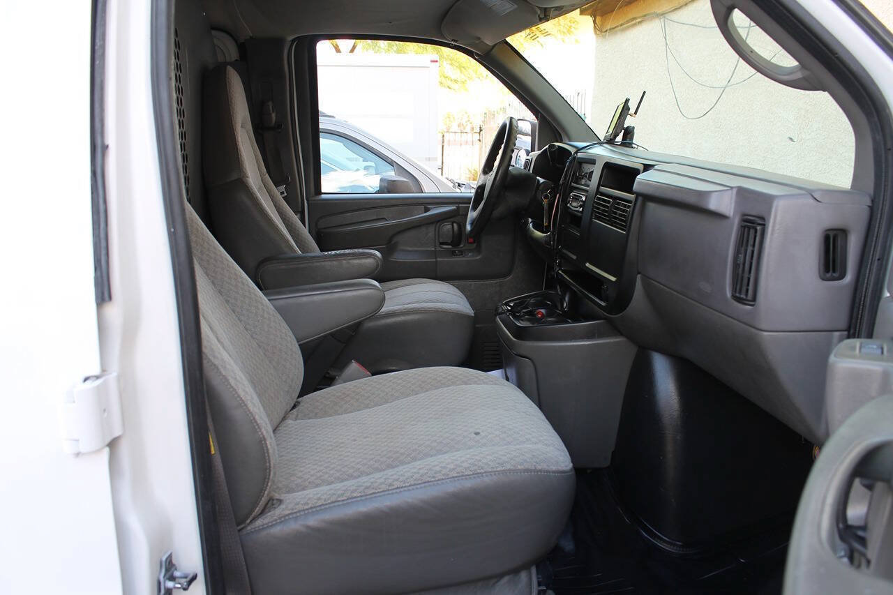 Used 2004 Chevrolet Express 1500 RWD image 27