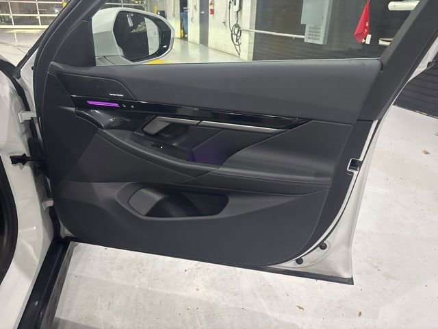 Used 2025 BMW 530i xDrive image 38