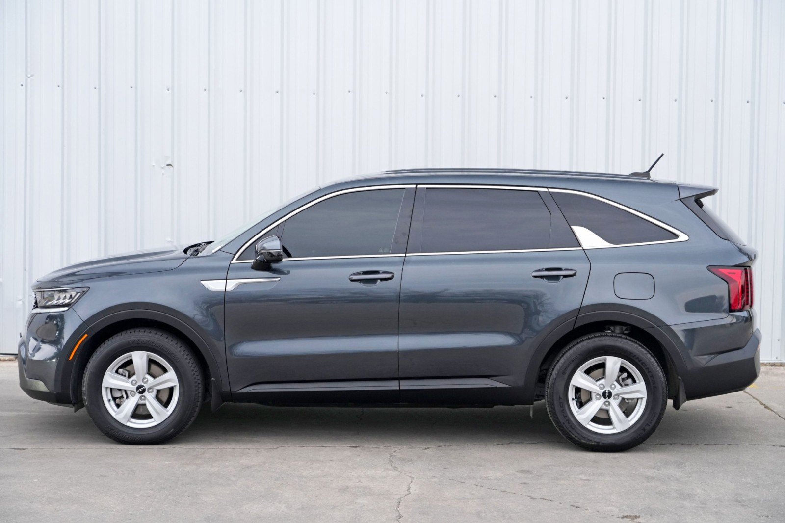 Used 2022 Kia Sorento LX FWD image 43