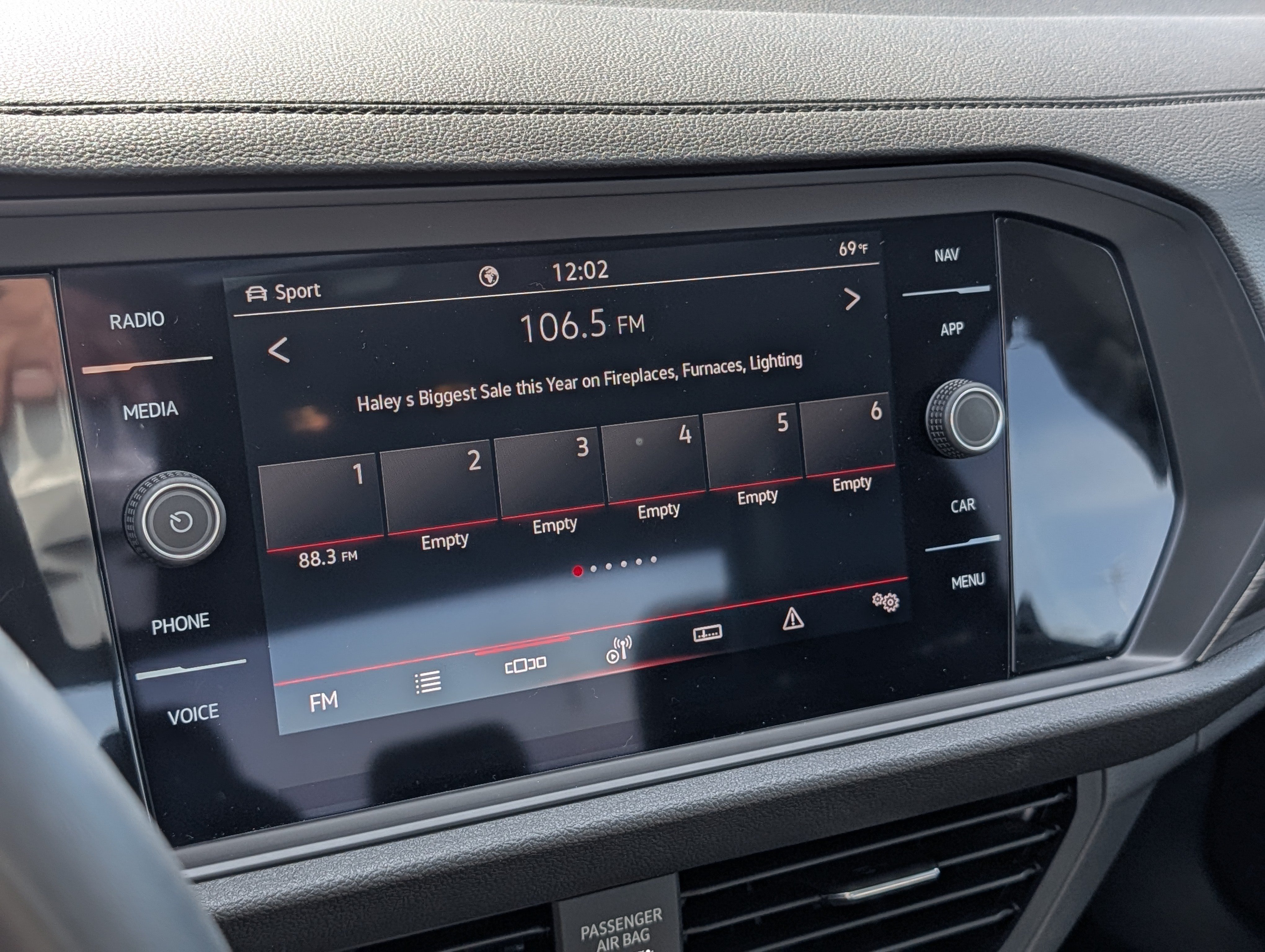Certified 2023 Volkswagen Jetta SEL FWD image 29