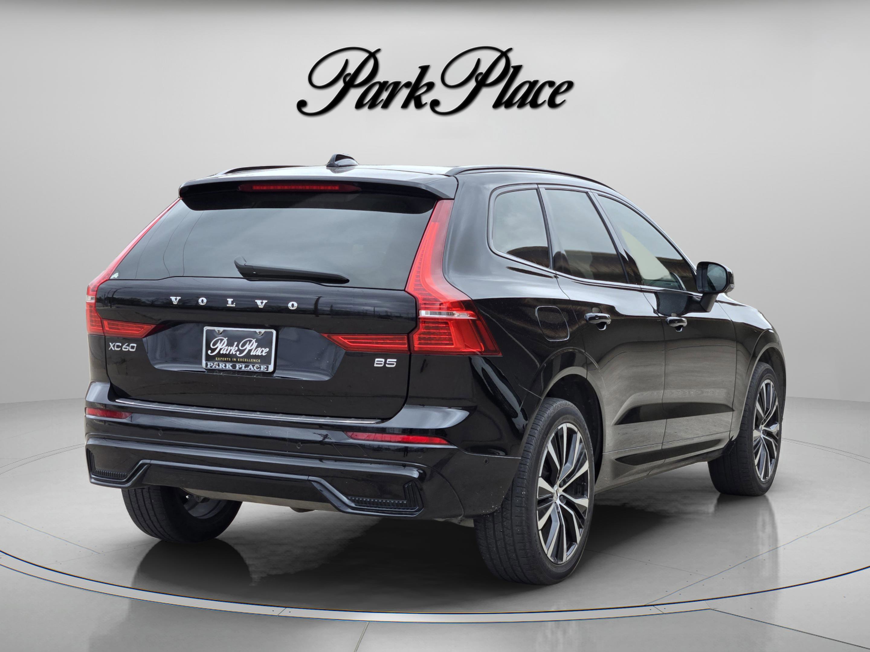Used 2023 Volvo XC60 B5 Plus w/ Climate Package image 6