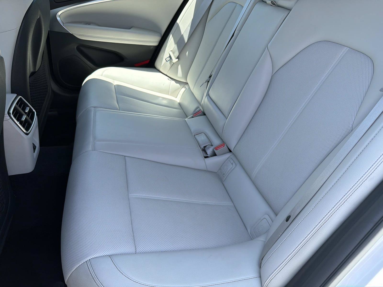 Used 2025 Genesis G70 2.5T RWD image 20