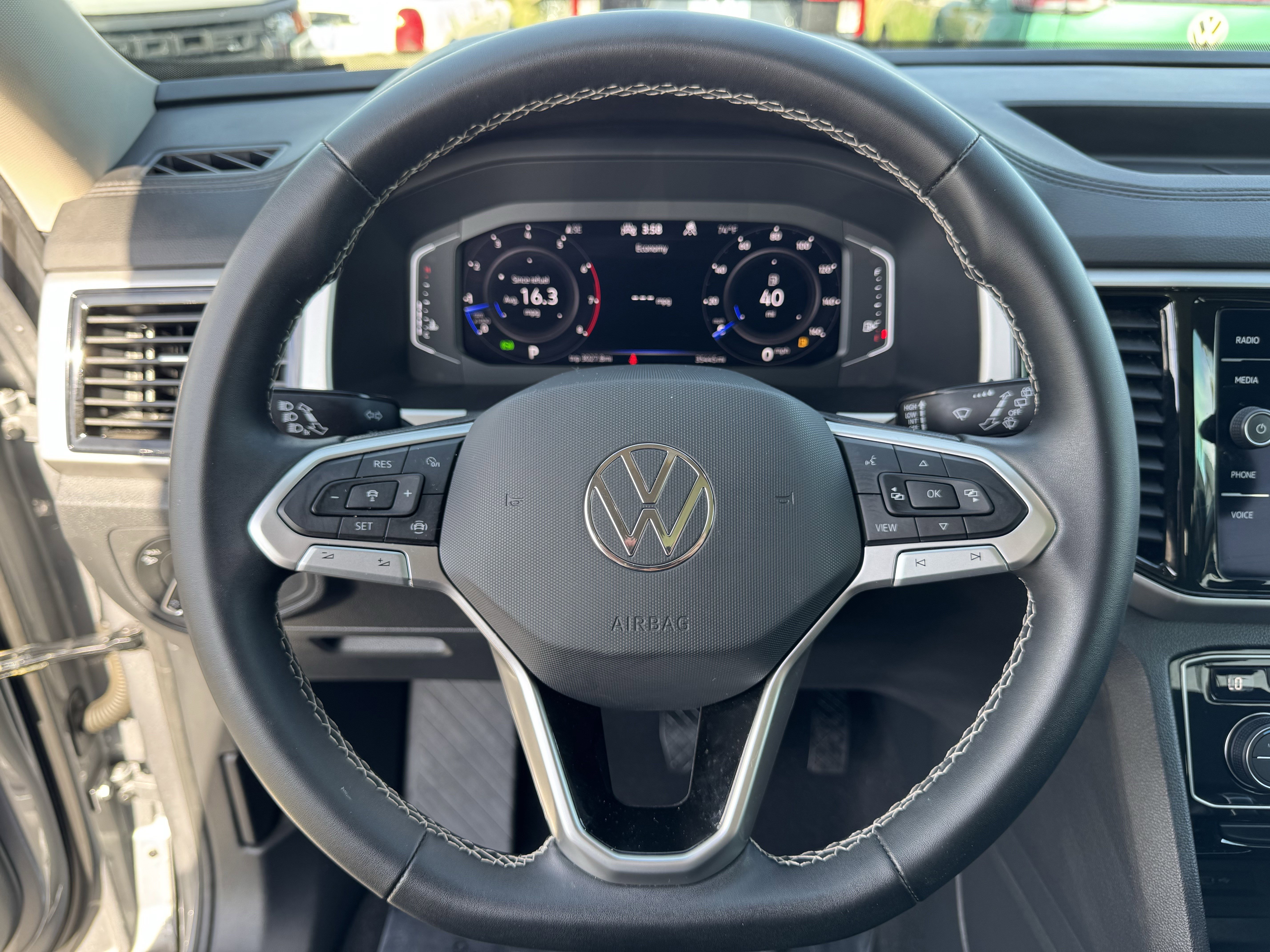 Certified 2022 Volkswagen Atlas SE w/ Panoramic Sunroof Package AWD/4WD image 19