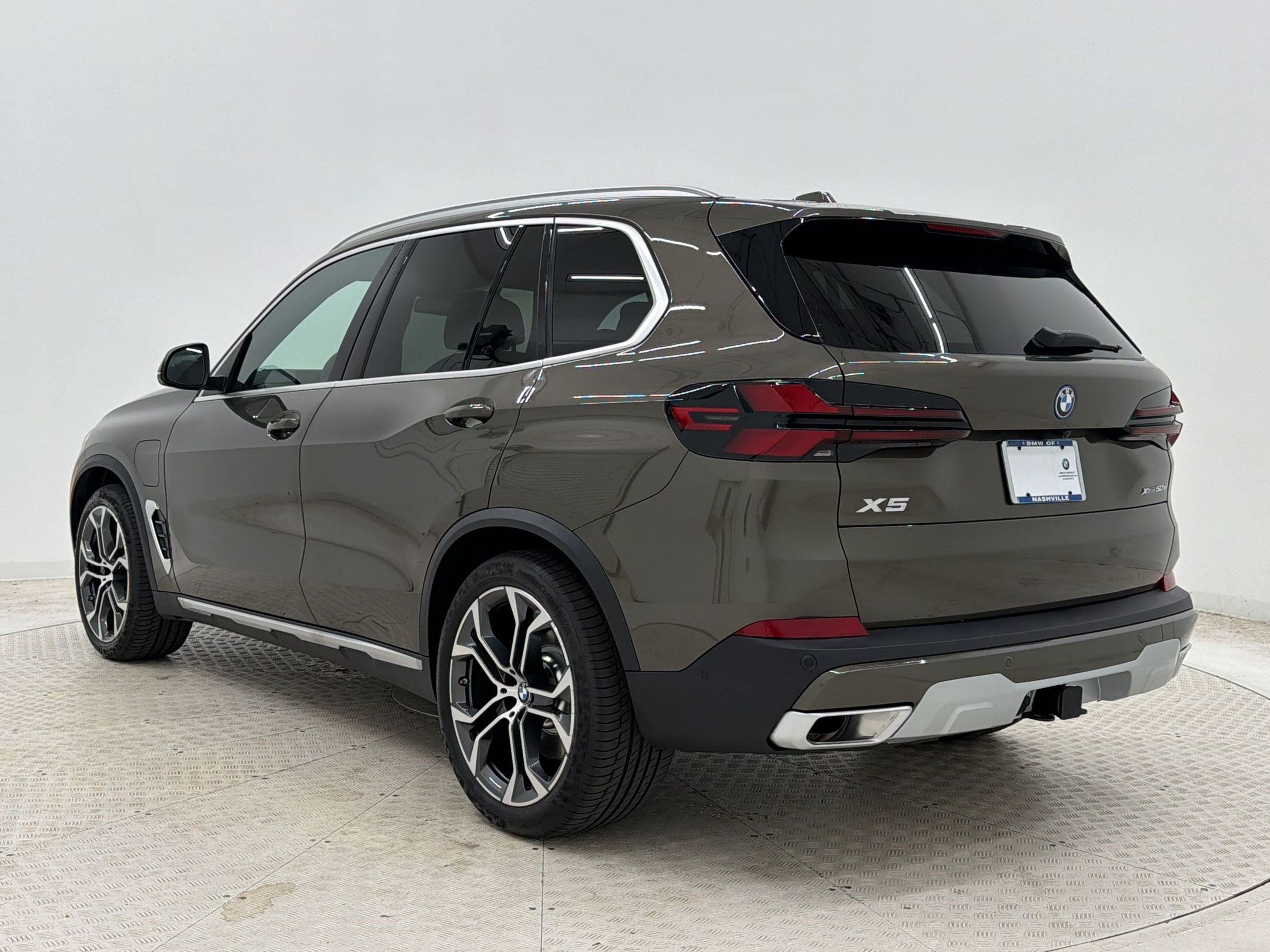 New 2026 BMW X5 xDrive50e w/ Climate Comfort Package AWD/4WD image 3