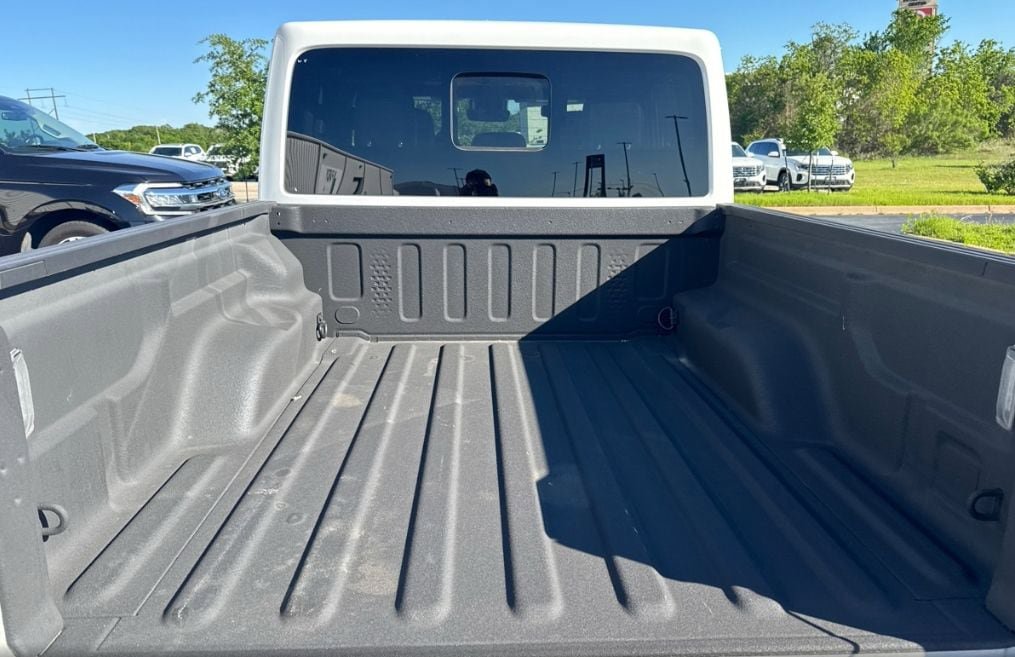 Used 2022 Jeep Gladiator Overland AWD/4WD image 6