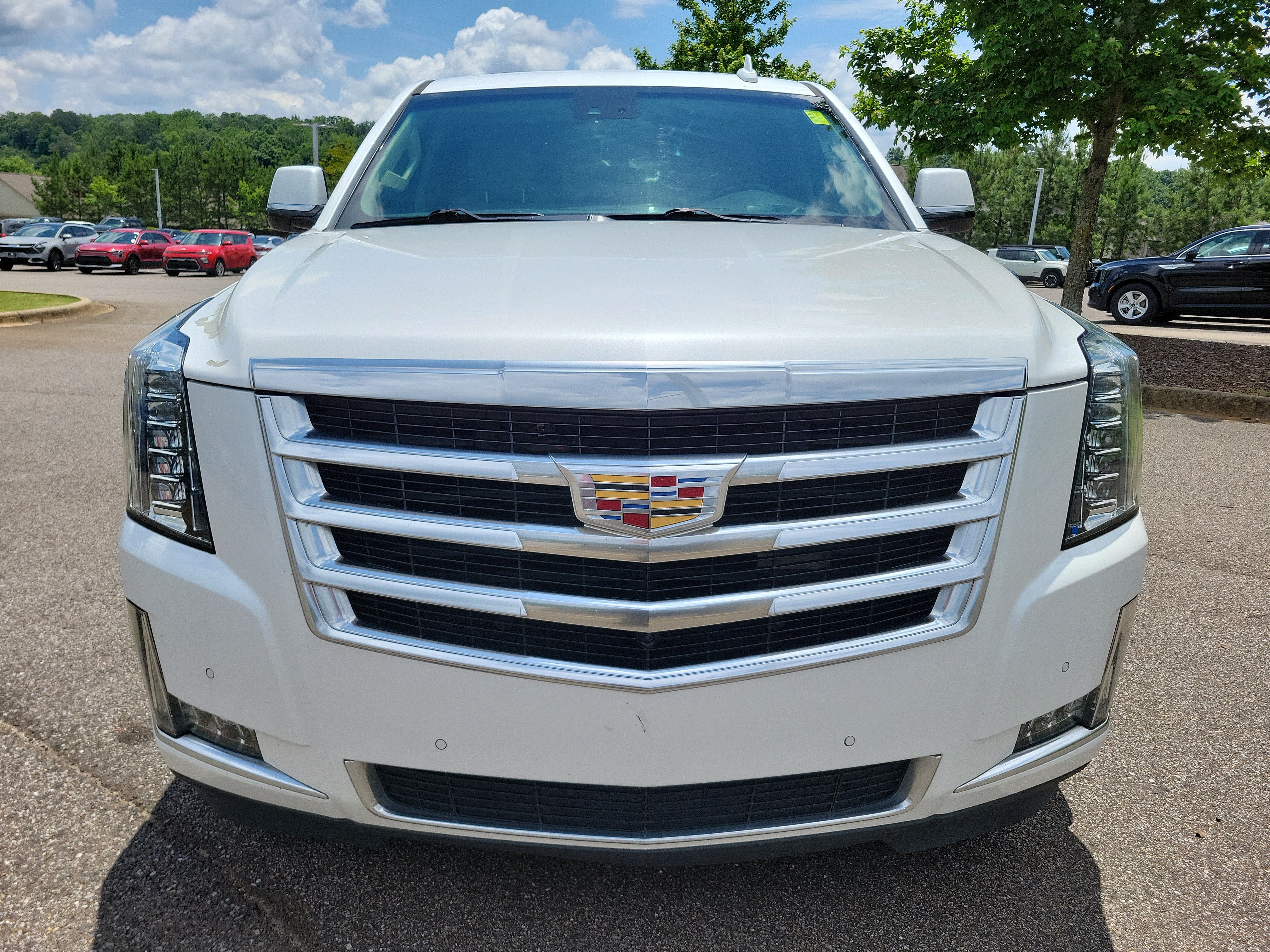 Used 2018 Cadillac Escalade Luxury AWD/4WD image 8