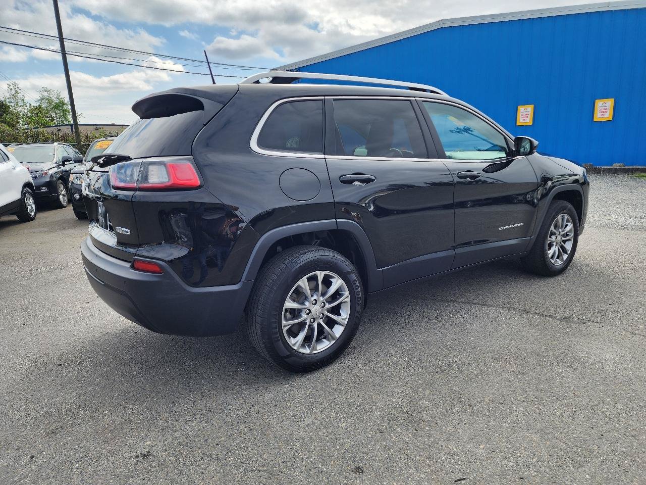 Used 2020 Jeep Cherokee Latitude Plus w/ Cold Weather Group AWD/4WD image 7