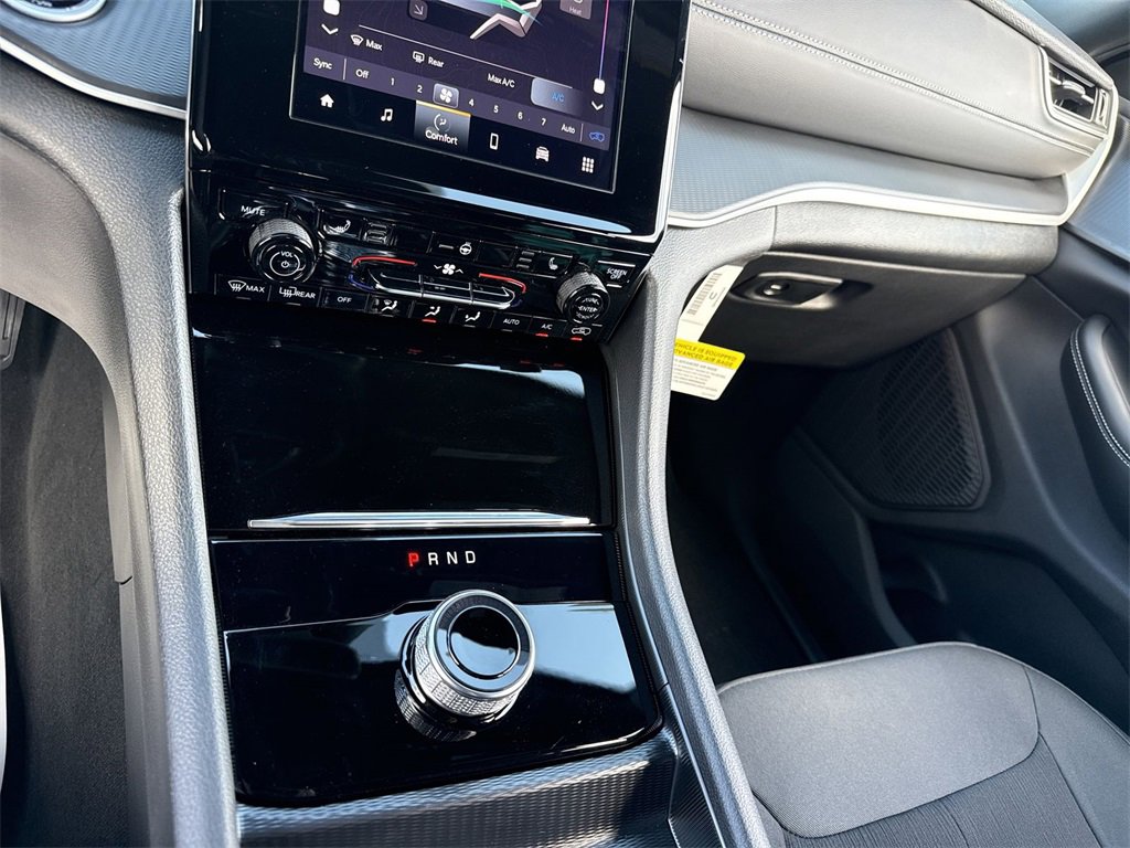 New 2025 Jeep Grand Cherokee Laredo X w/ Luxury Tech Group I image 21