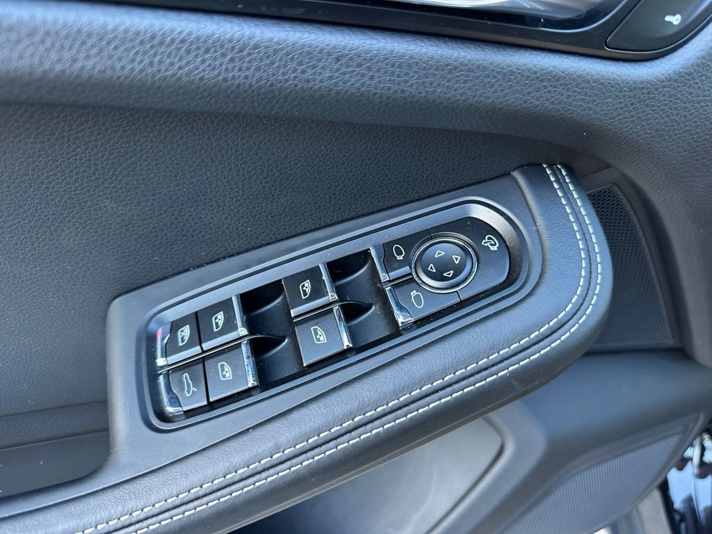Certified 2025 Porsche Macan T image 21