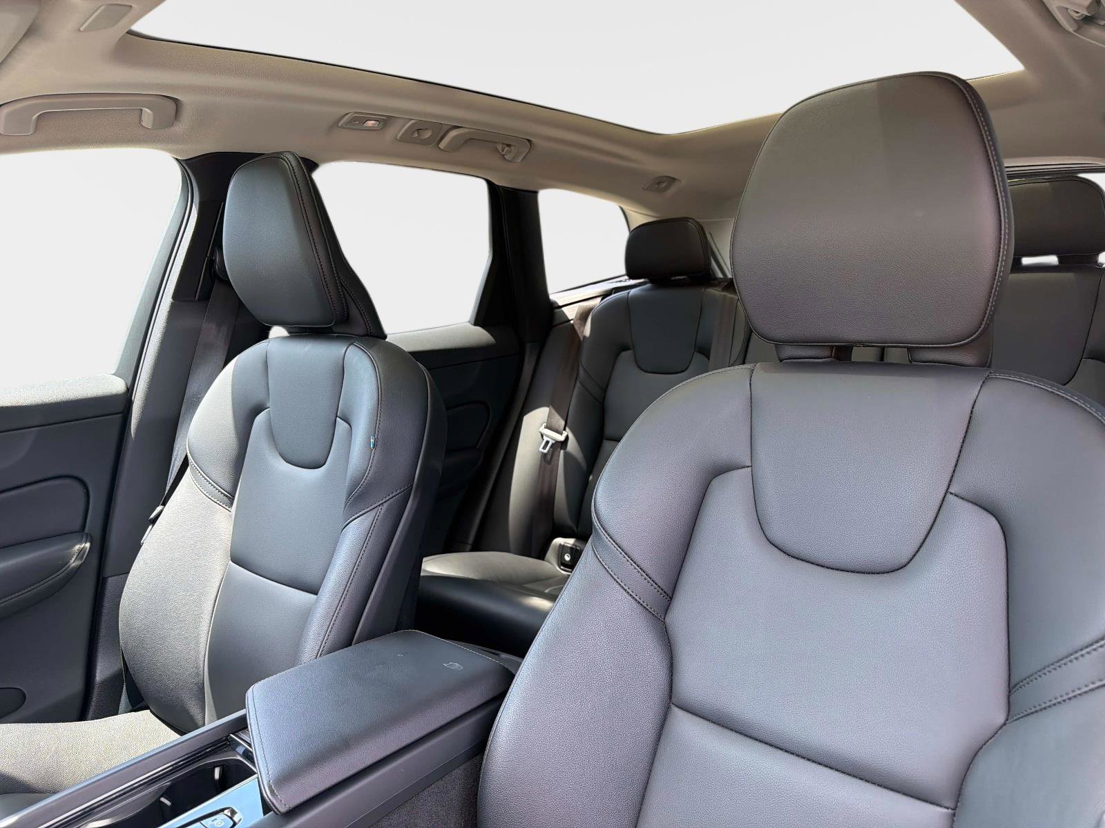 Certified 2025 Volvo XC60 B5 Core AWD/4WD image 19