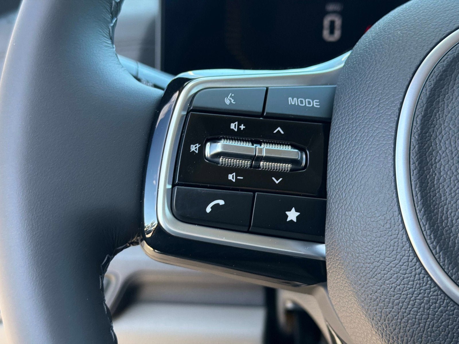 New 2026 Kia Carnival EX FWD image 28