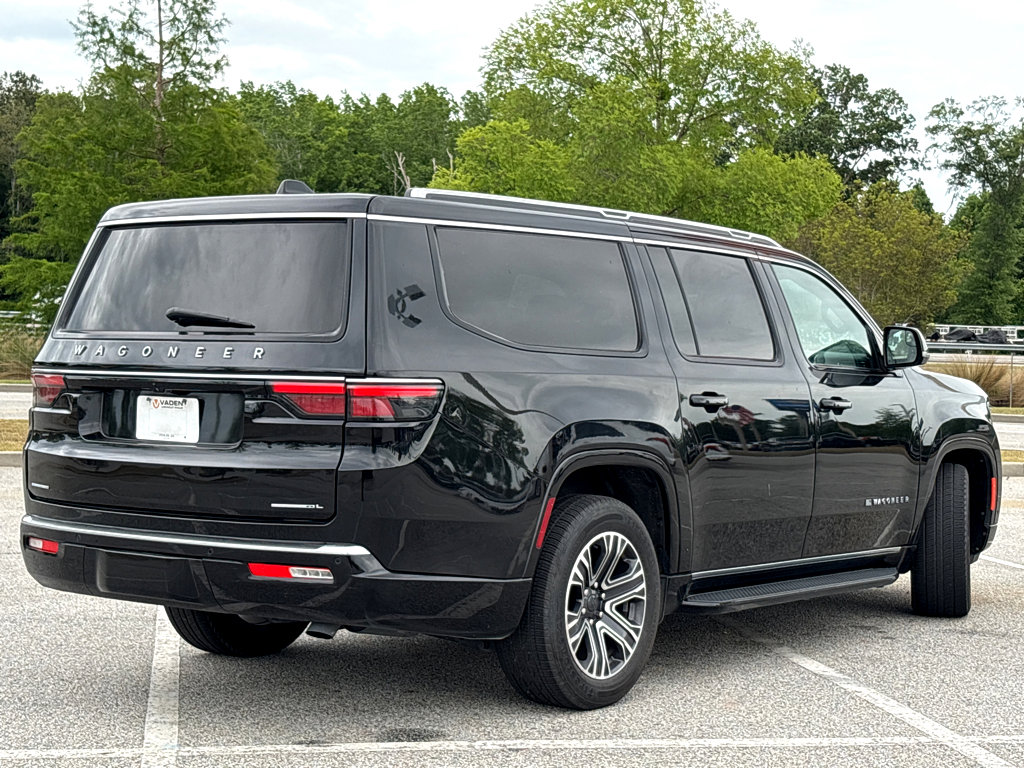 Used 2023 Jeep Wagoneer L Series II AWD/4WD image 20
