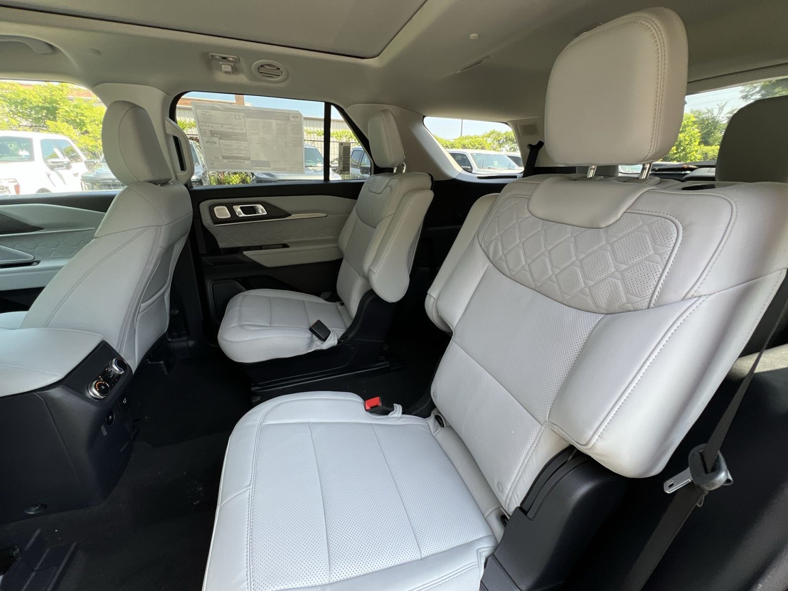 New 2026 Ford Explorer Platinum w/ LUX Leather Package AWD/4WD image 25